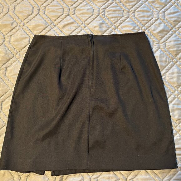 Classique Collections Black Skirt - Picture 2 of 4